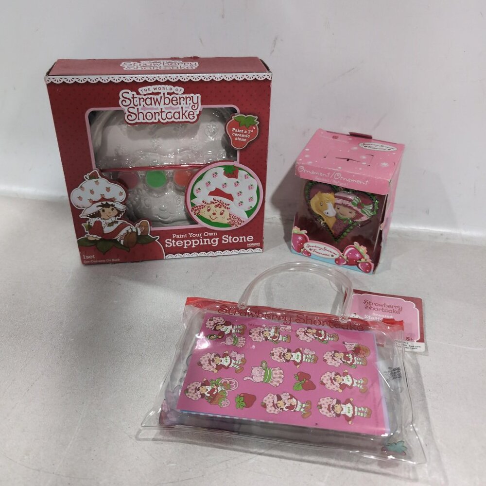 Strawberry Shortcake Bundle Slippers sz 7/8, 2 dolls, pillow, backpack & more - Picture 3 of 7